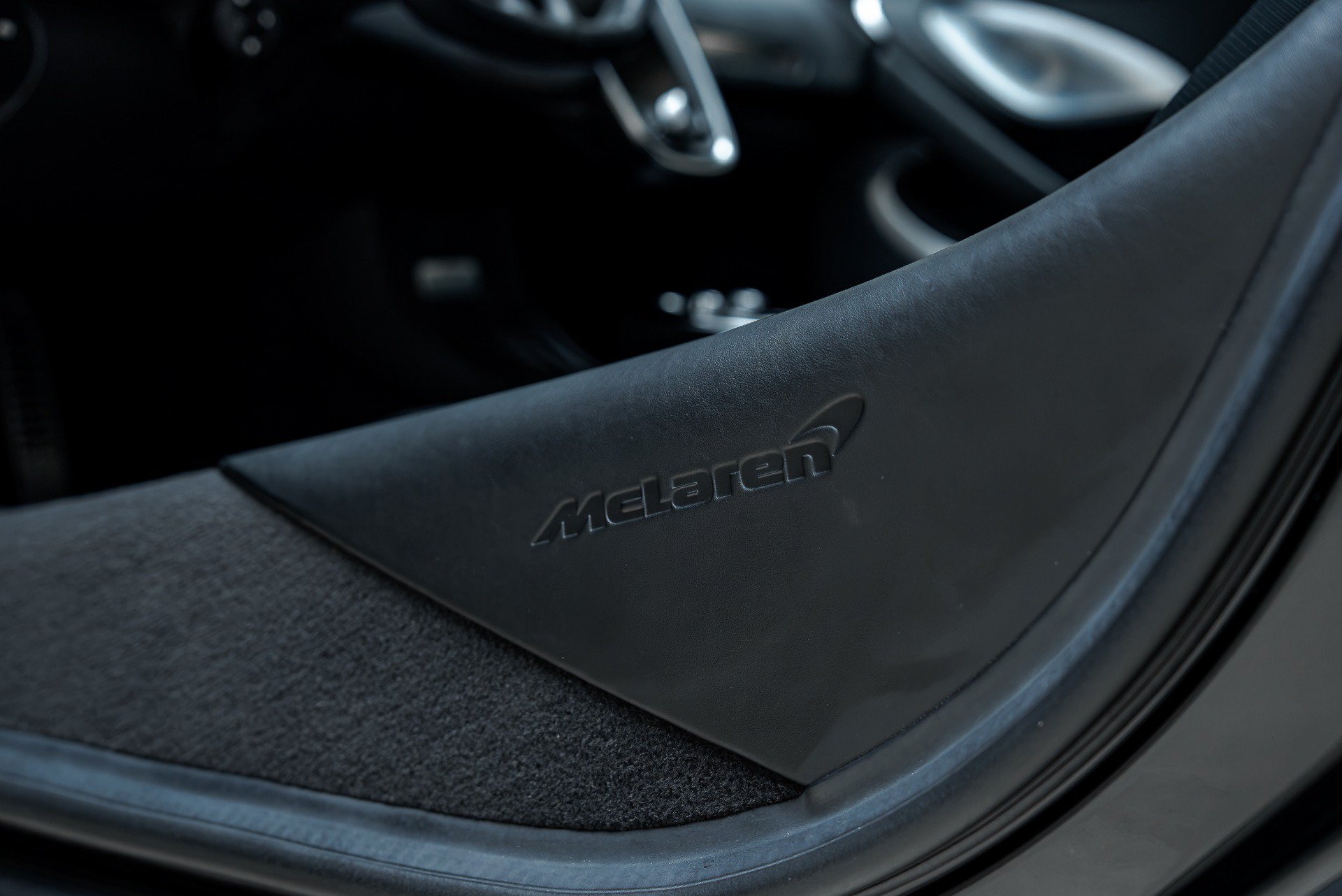 Used 2023 McLaren GT RWD image 31