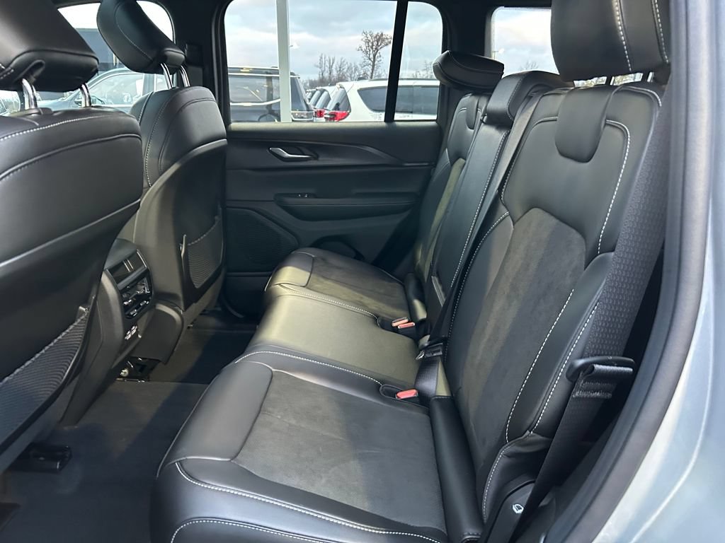 New 2025 Jeep Grand Cherokee 4WD image 25