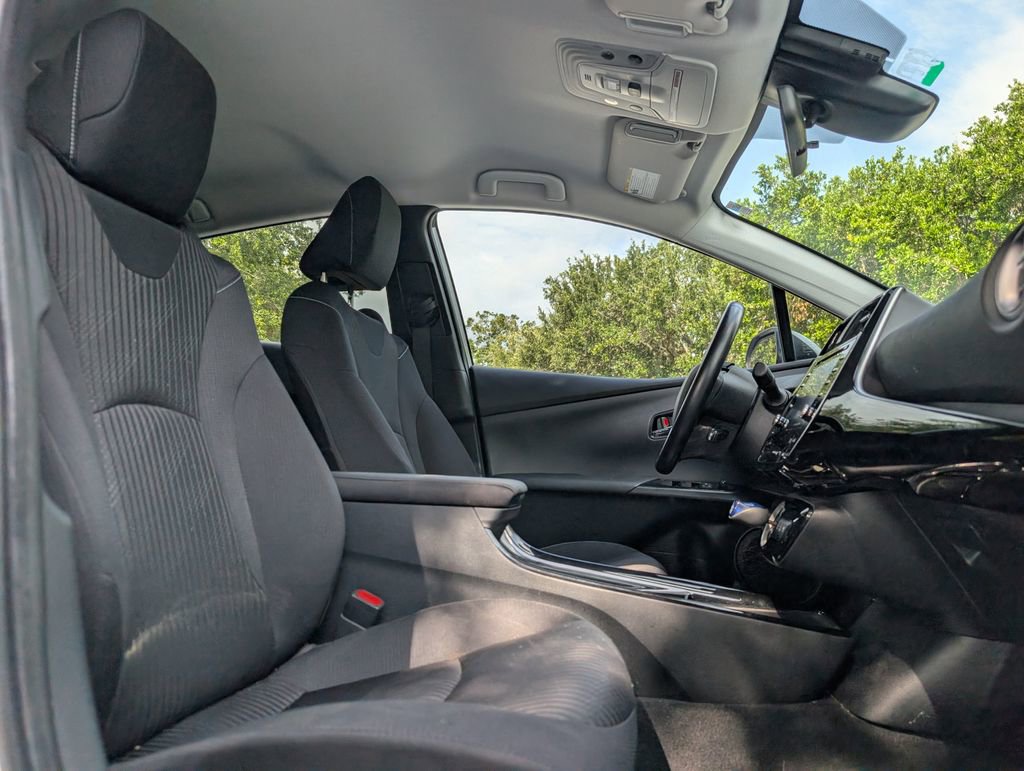 Used 2021 Toyota Prius Prime LE FWD image 17