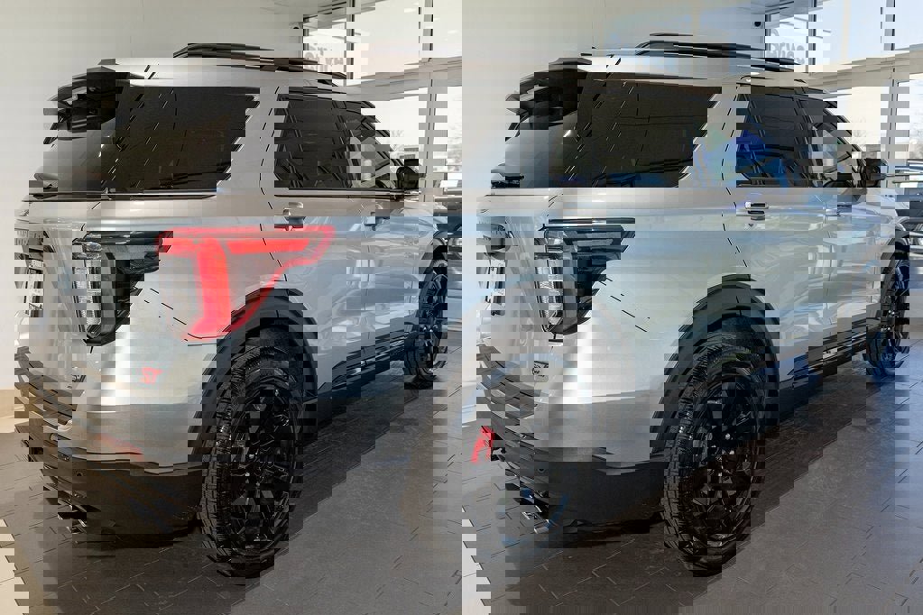 Used 2023 Ford Explorer ST w/ Equipment Group 401A image 5