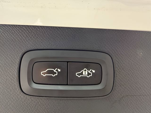 Used 2018 Volvo XC90 T5 Momentum w/ Convenience Package image 8