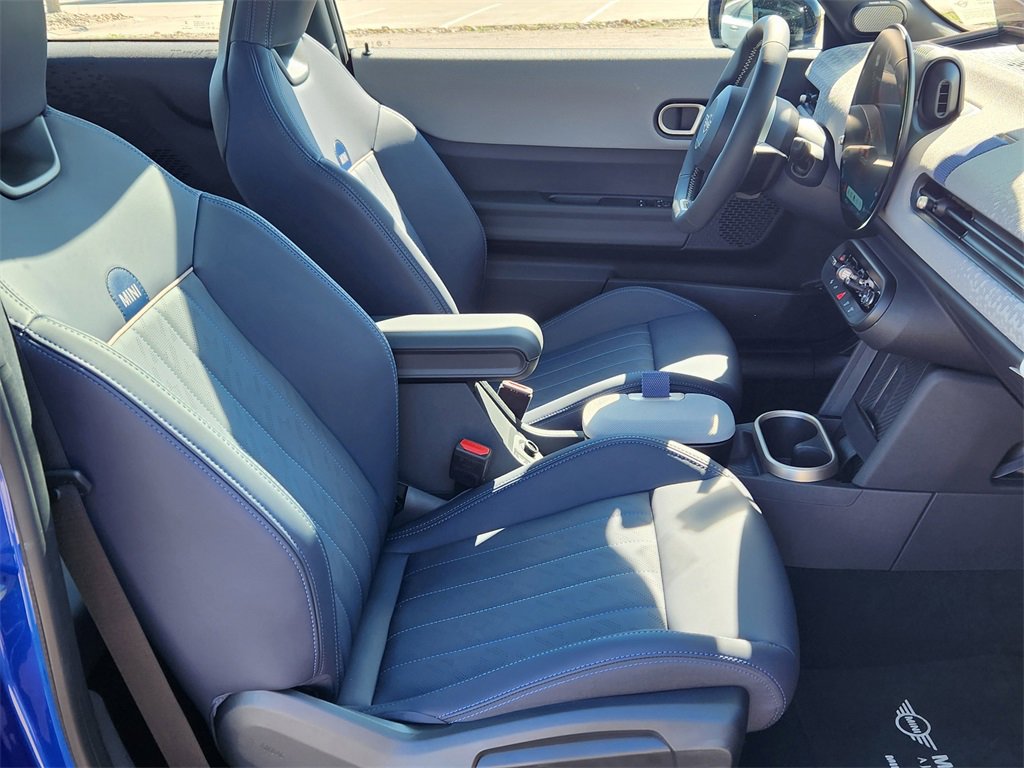 Used 2025 MINI Cooper 2-Door Hardtop image 16