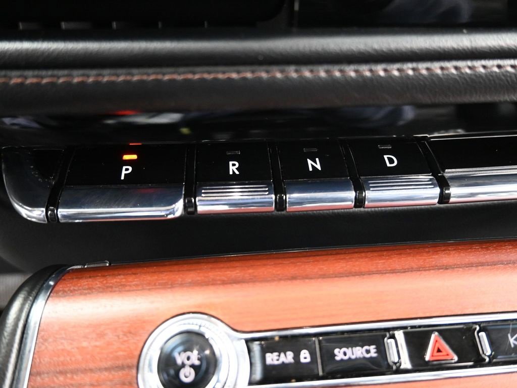 Used 2023 Lincoln Aviator Reserve w/ Equipment Group 201A image 17