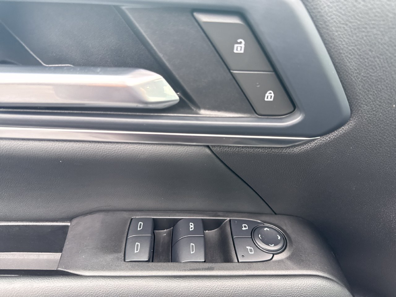 Used 2025 GMC Terrain Elevation AWD/4WD image 16