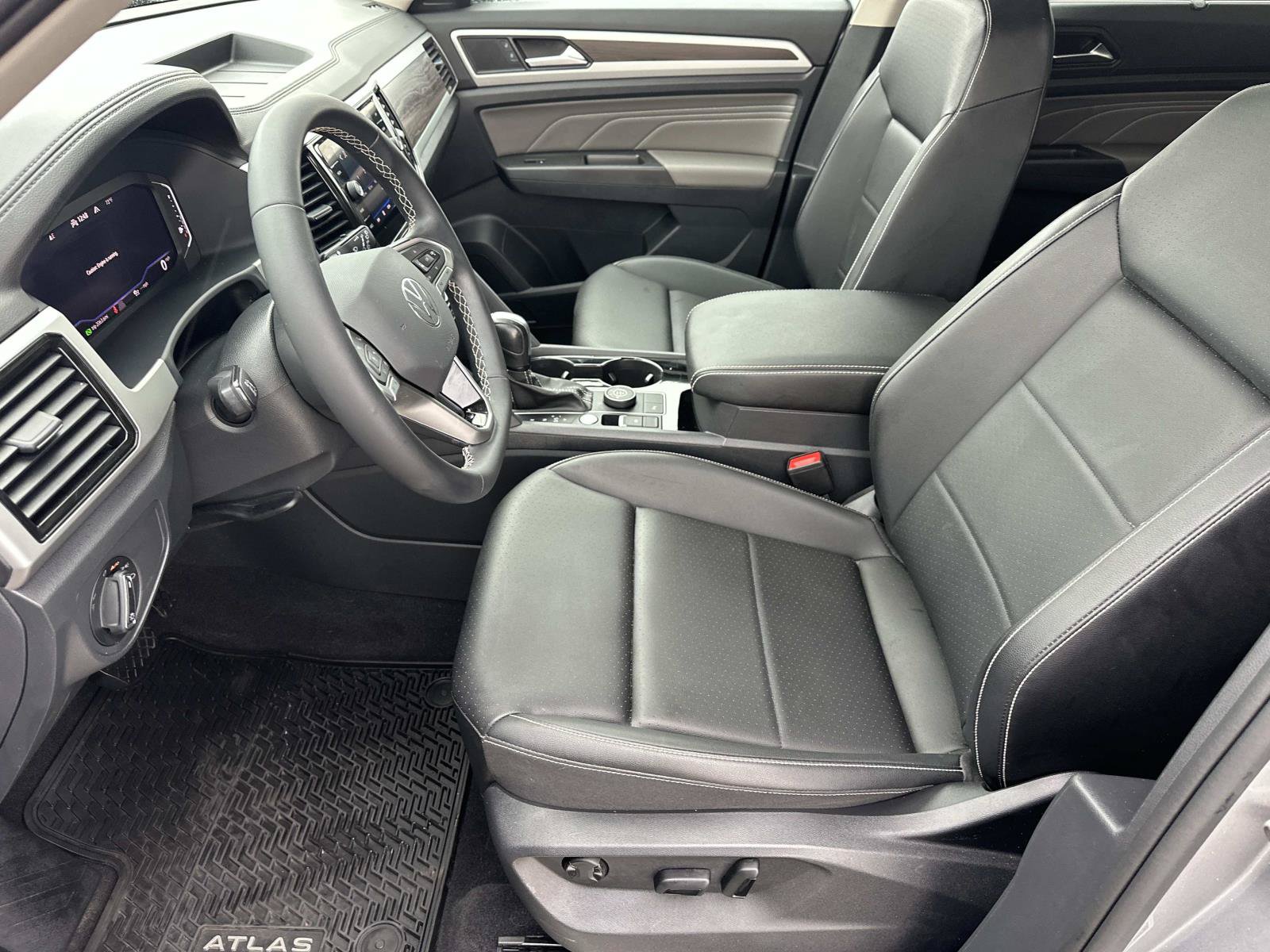 Used 2023 Volkswagen Atlas SE w/ Black Wheel Package AWD/4WD image 19