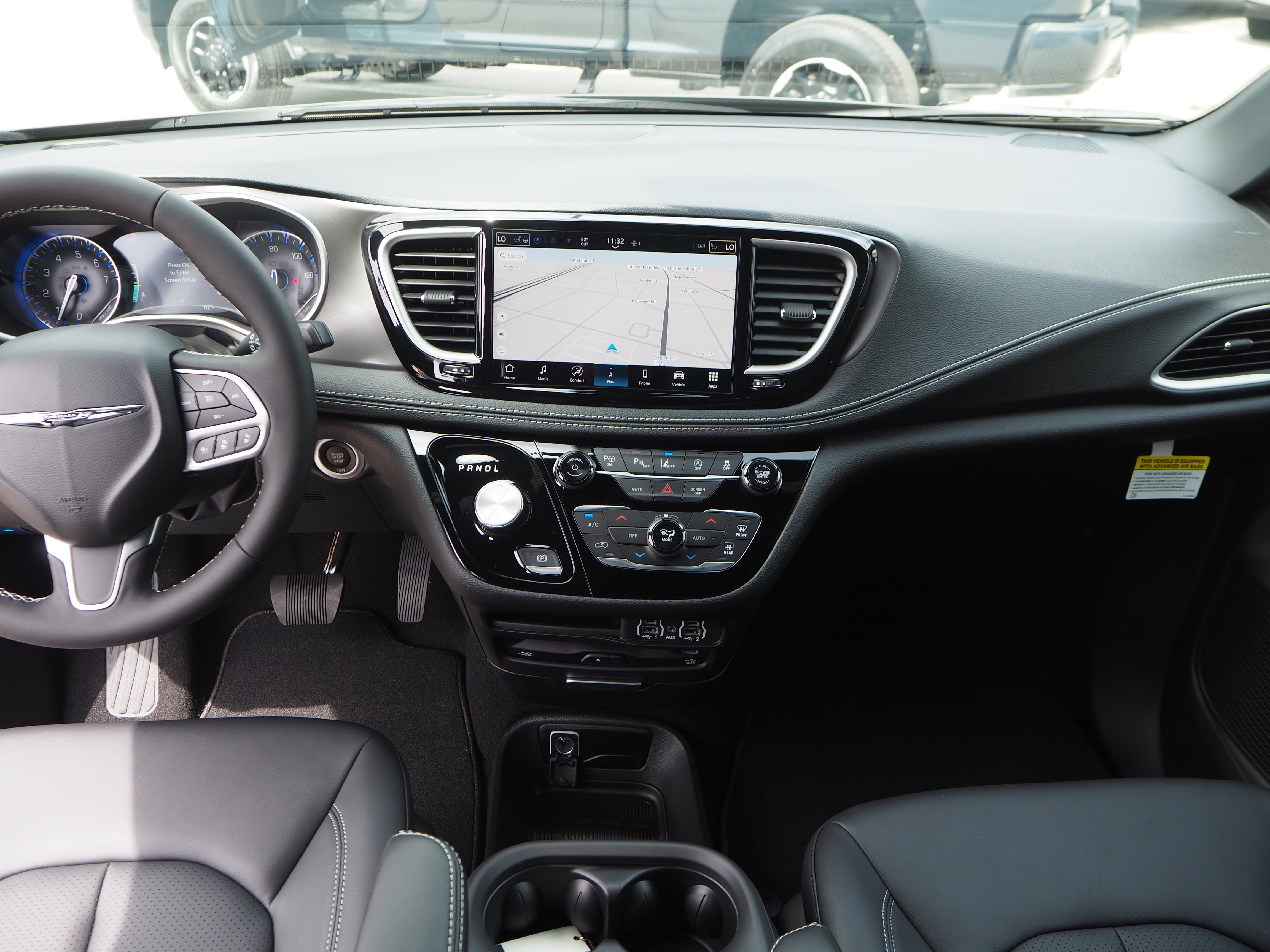 New 2025 Chrysler Pacifica Select w/ Uconnect Theater Family Group FWD image 22