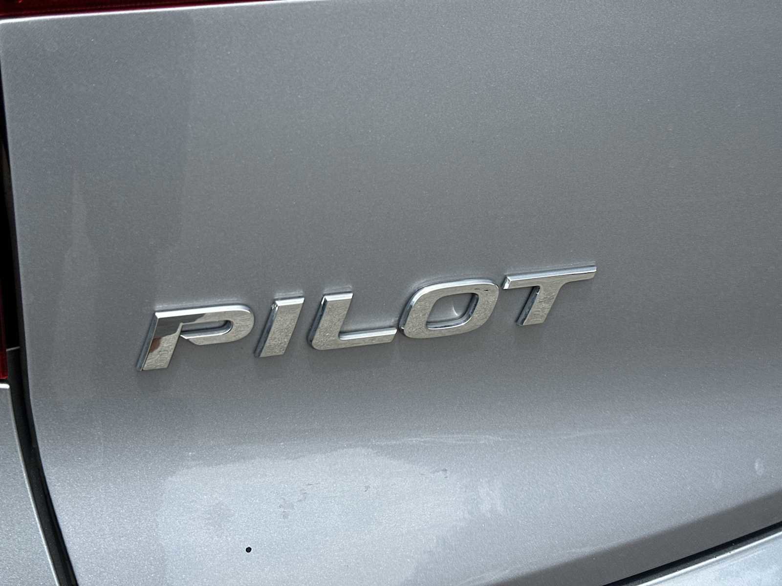 Used 2018 Honda Pilot Elite image 11