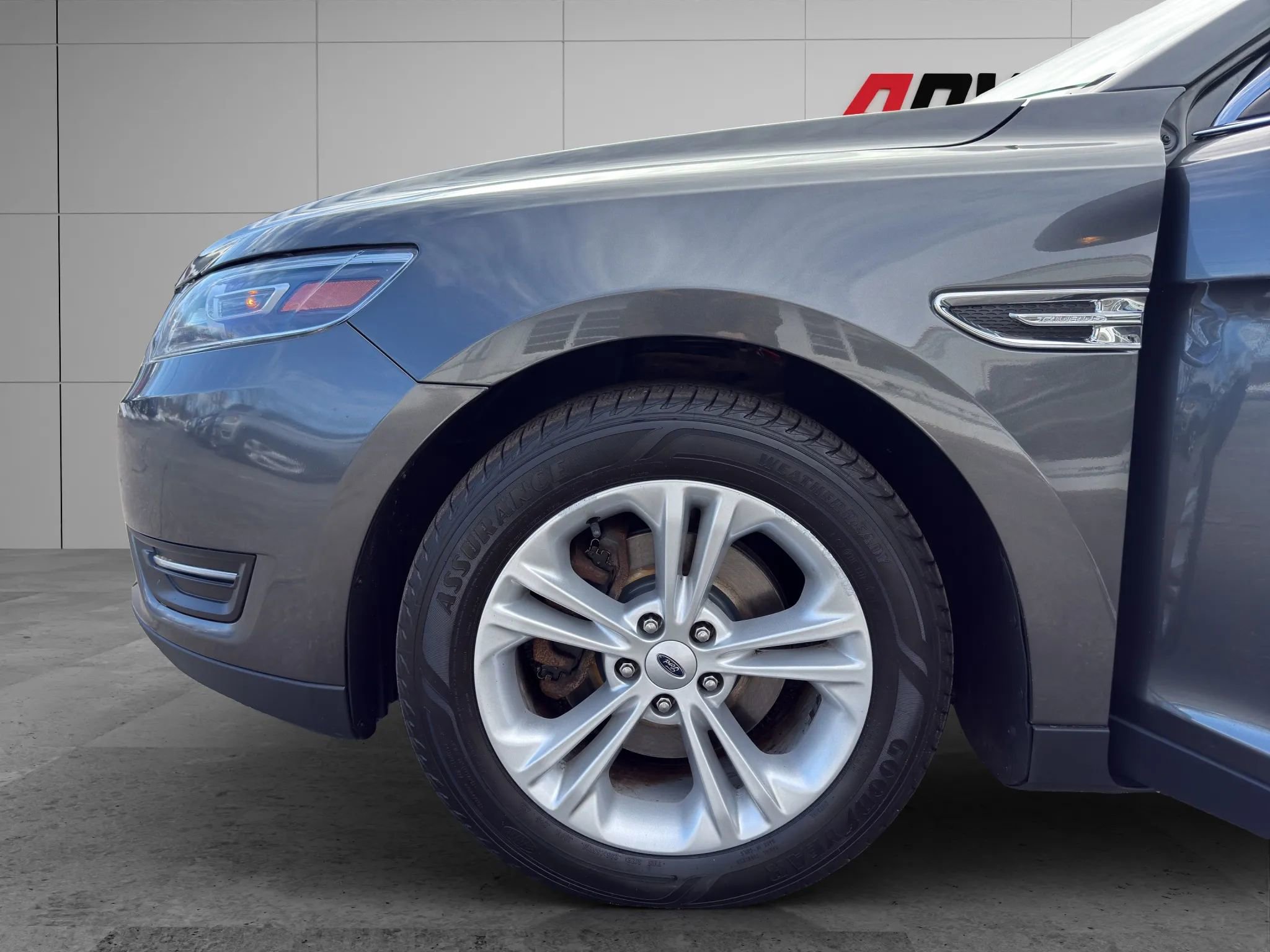 Used 2018 Ford Taurus SEL image 21