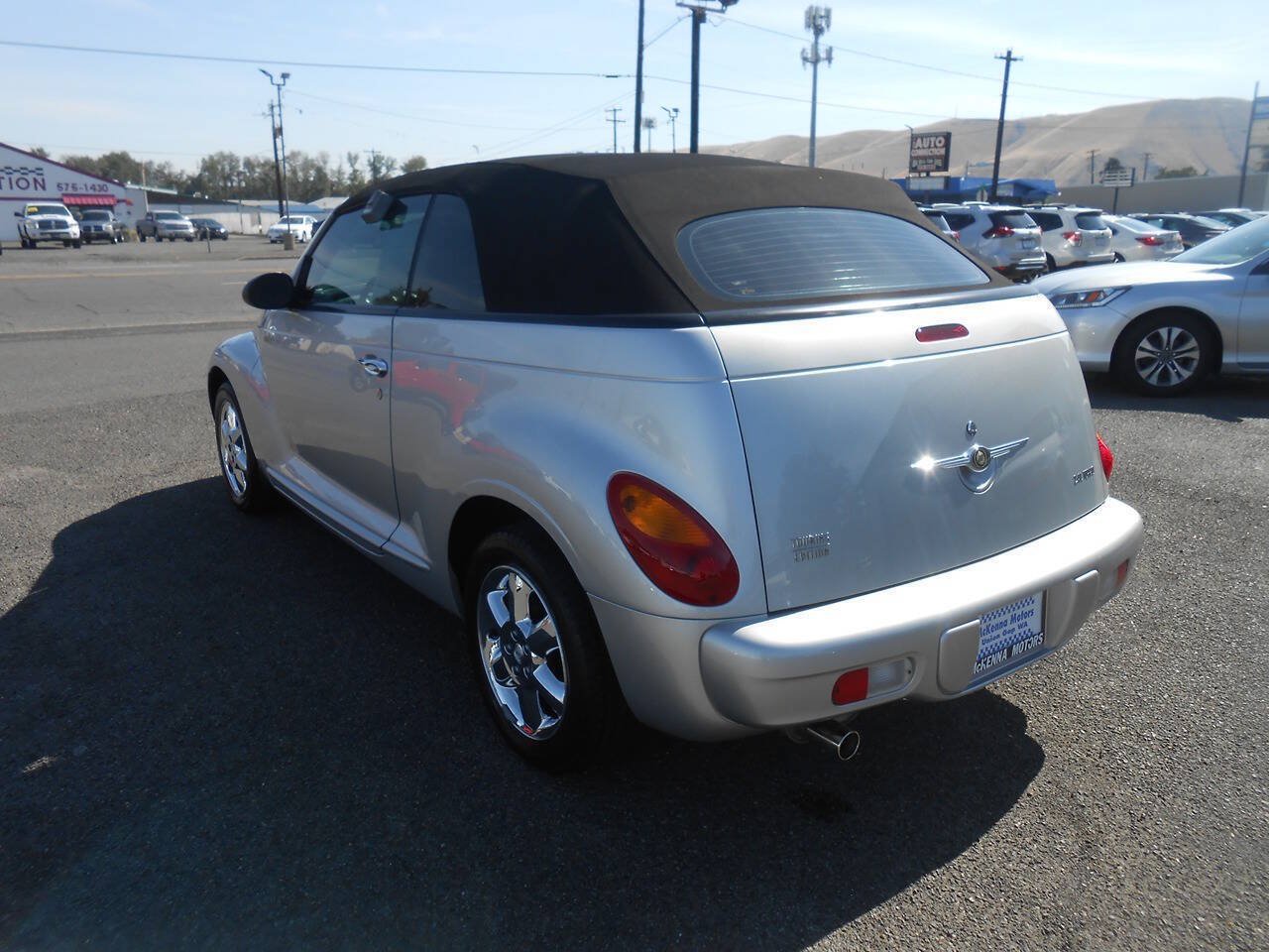 Used 2005 Chrysler PT Cruiser Touring FWD image 16