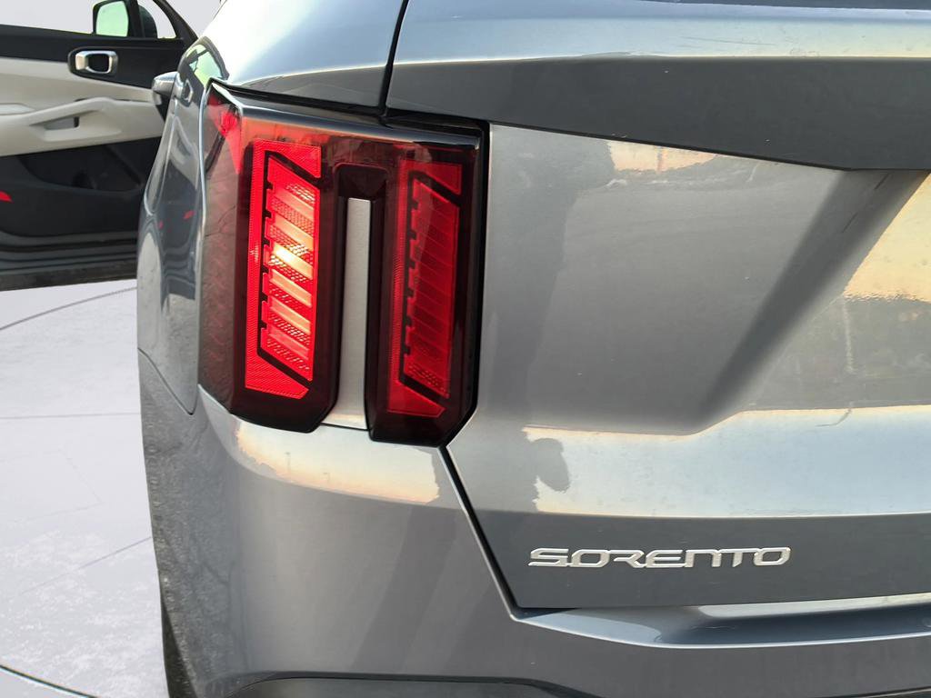 Used 2024 Kia Sorento EX w/ Panoramic Sunroof Package FWD image 33