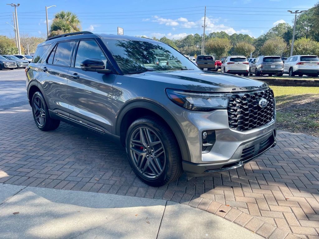 Used 2025 Ford Explorer ST-Line w/ ST-Line Street Pack image 8