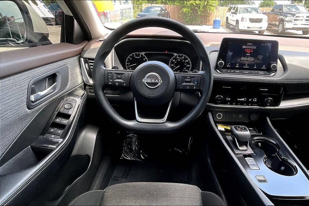 Used 2022 Nissan Rogue SV FWD image 6