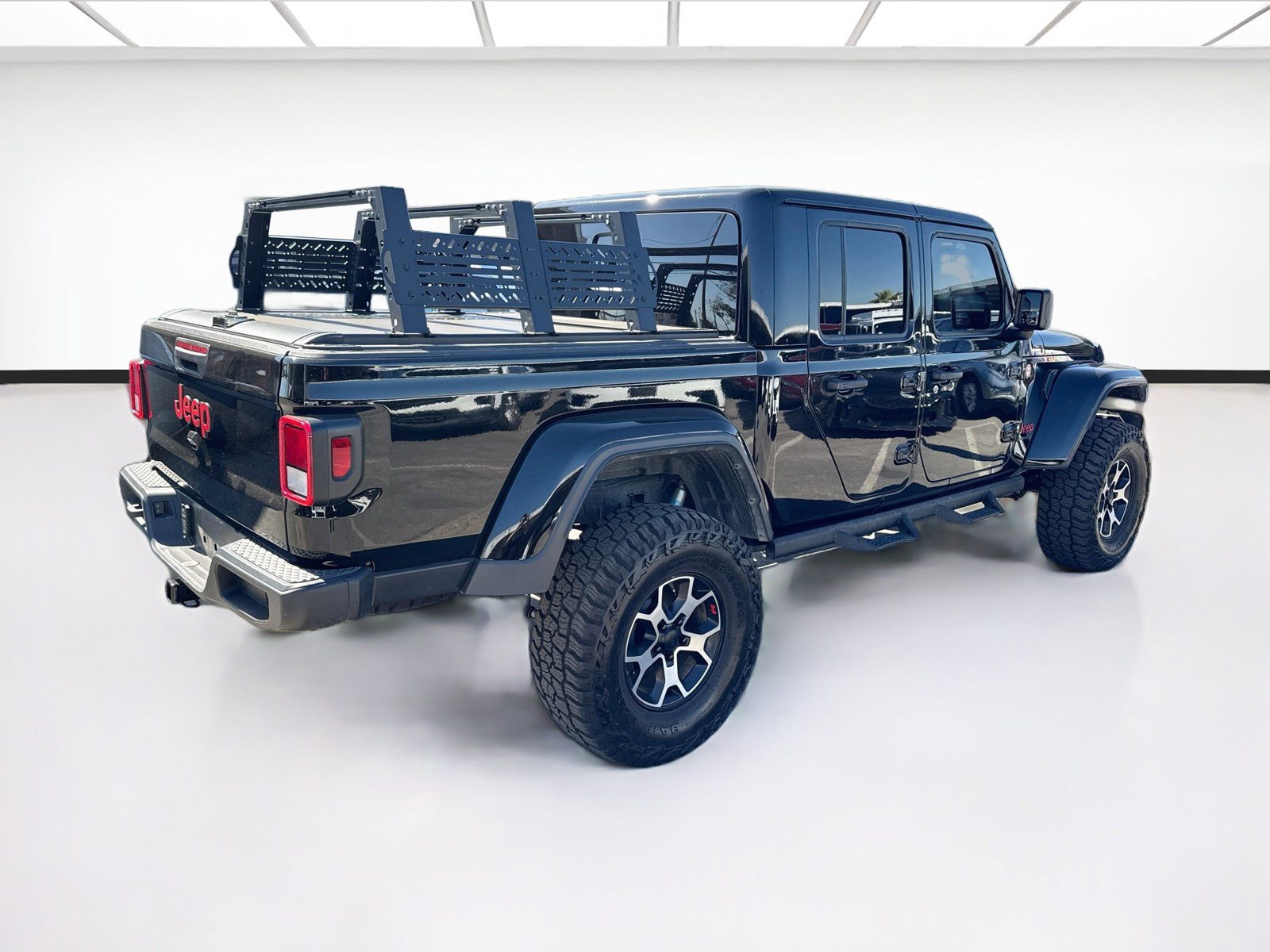 Used 2025 Jeep Gladiator Sport AWD/4WD image 4