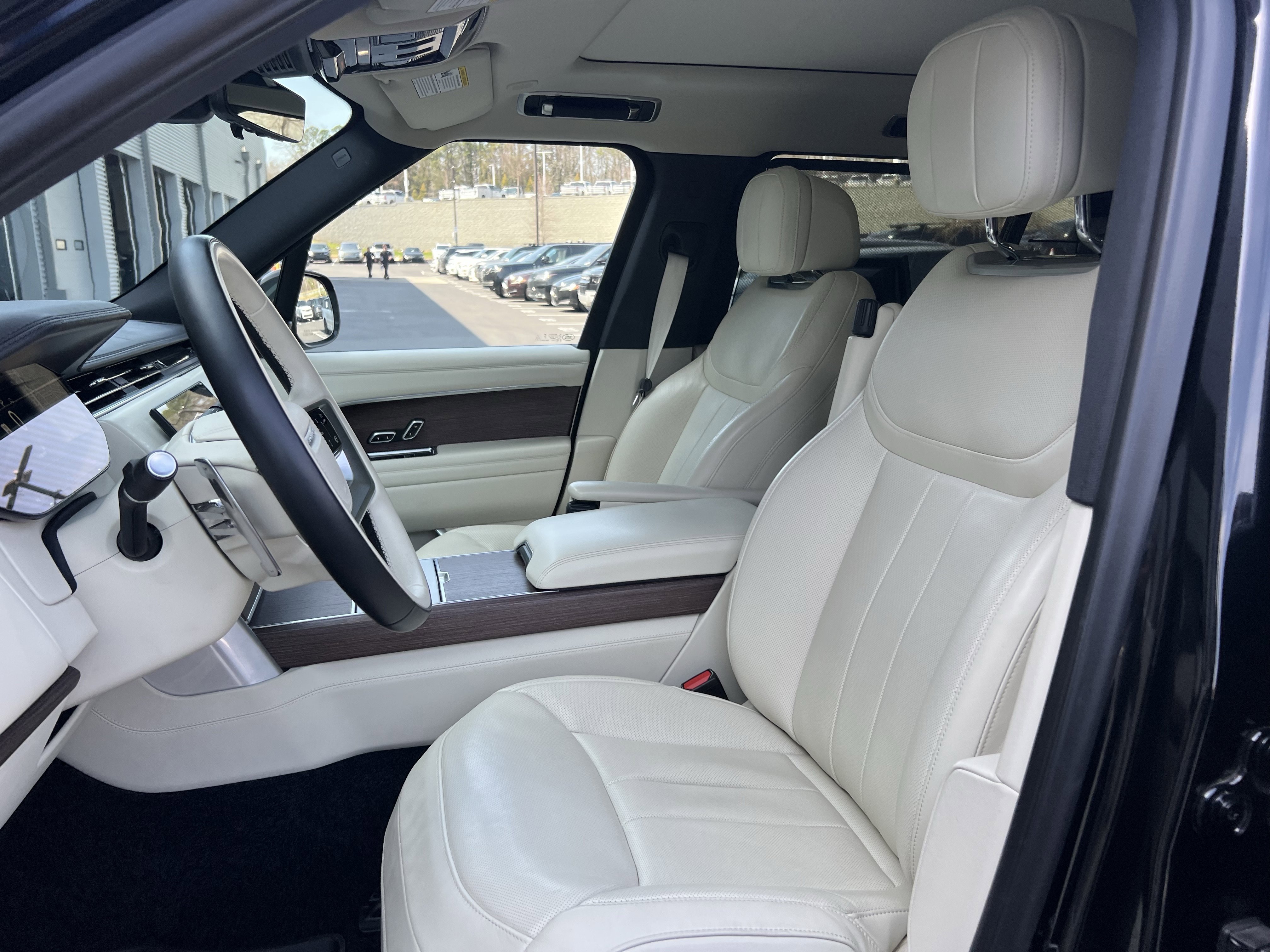 Certified 2025 Land Rover Range Rover Long Wheelbase SE image 14