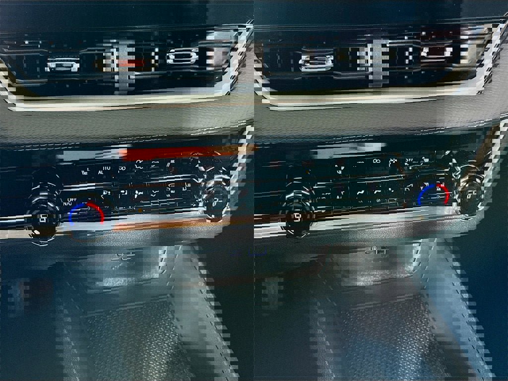 New 2026 Chevrolet Equinox LT w/ Convenience Package II image 11