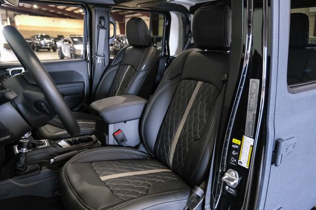 Used 2025 Jeep Gladiator Sport AWD/4WD image 4