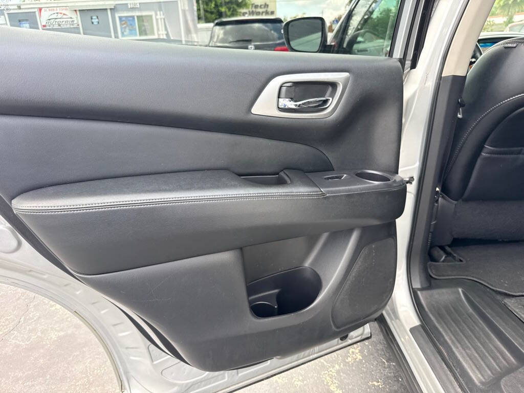 Used 2019 Nissan Pathfinder Platinum FWD image 26