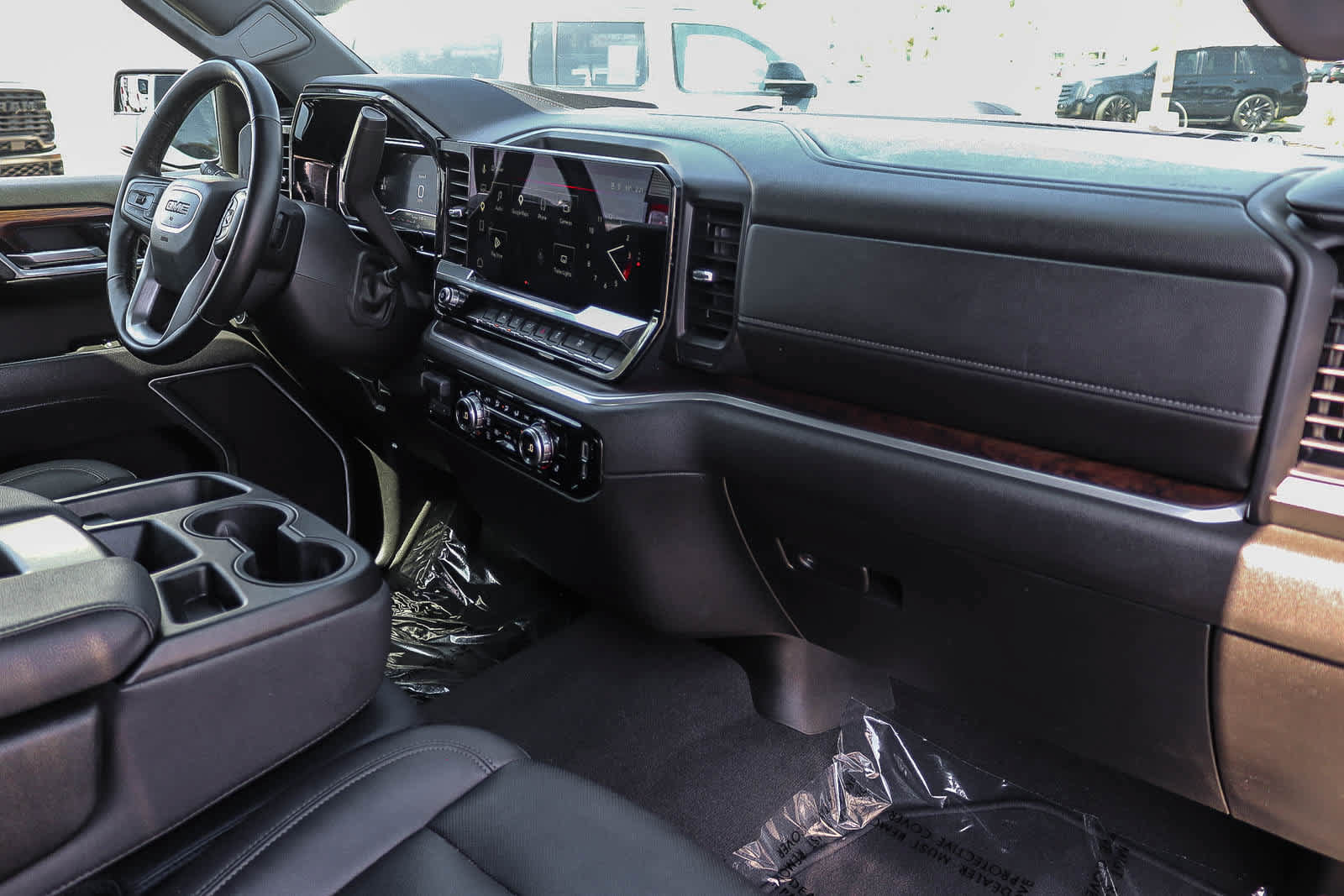 Used 2025 GMC Sierra 1500 SLT AWD/4WD image 16