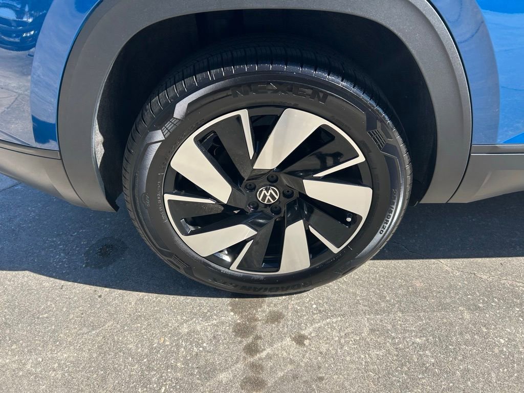 Used 2025 Volkswagen Atlas Cross Sport SE w/ Panoramic Sunroof Package image 26