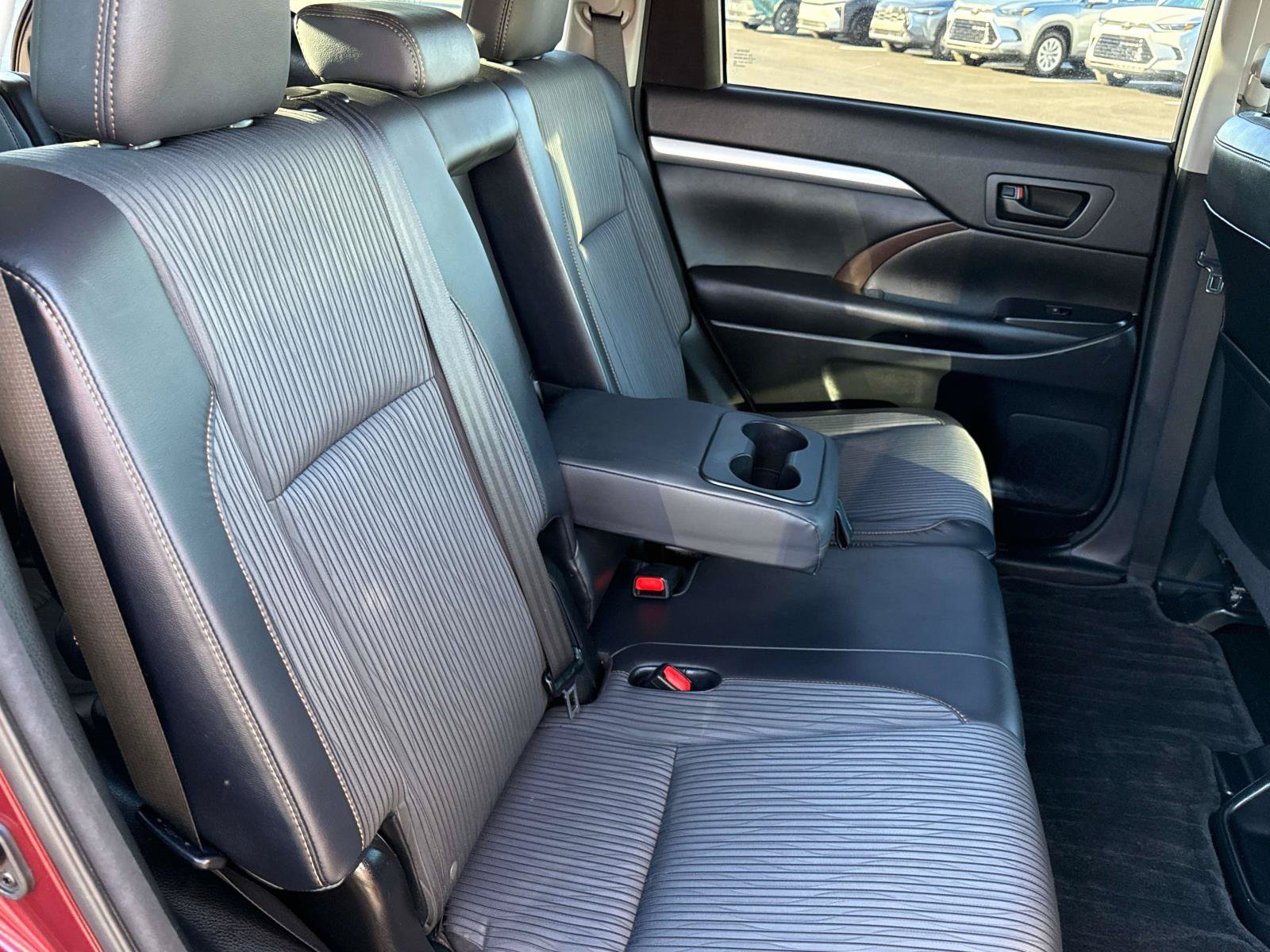 Used 2015 Toyota Highlander Plus AWD/4WD image 18