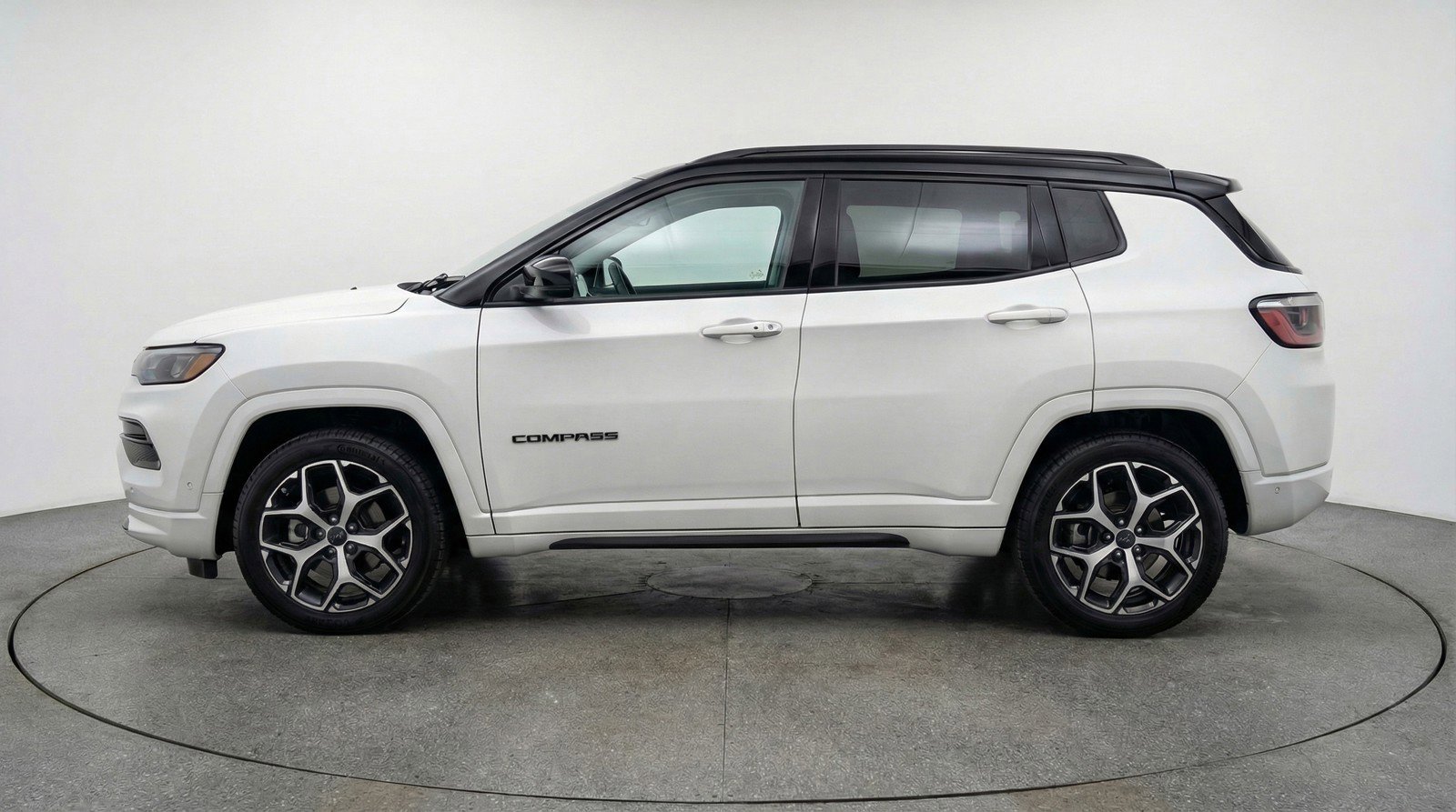 Used 2025 Jeep Compass Limited AWD/4WD image 5