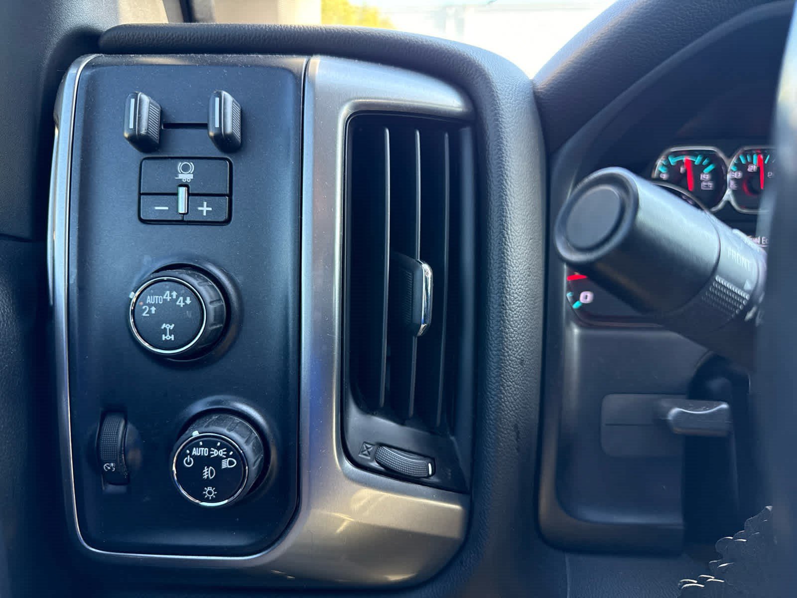 Used 2017 Chevrolet Silverado 1500 LT w/ All Star Edition AWD/4WD image 10