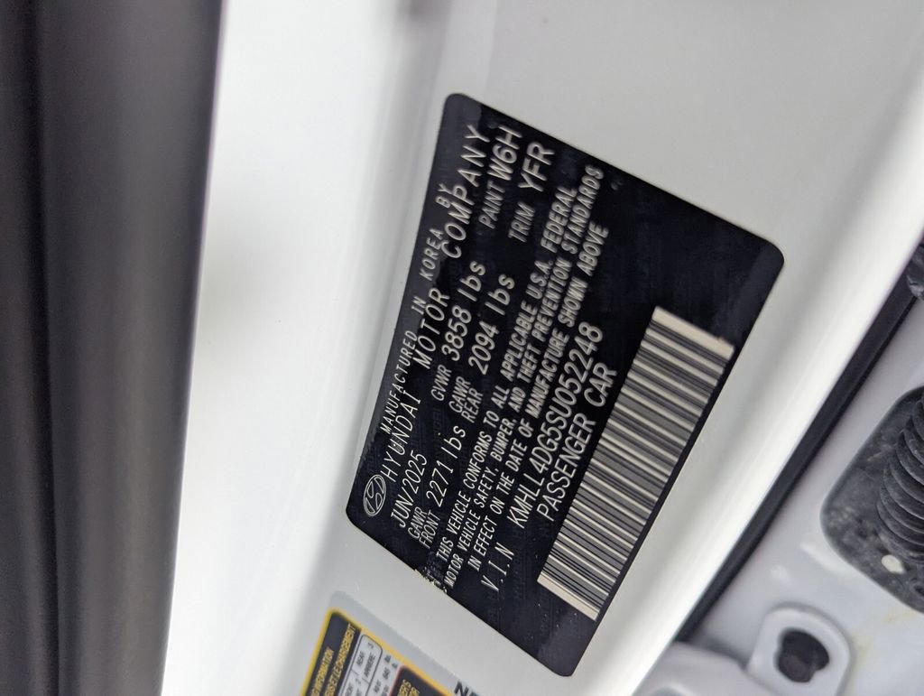 Used 2025 Hyundai Elantra SE image 27