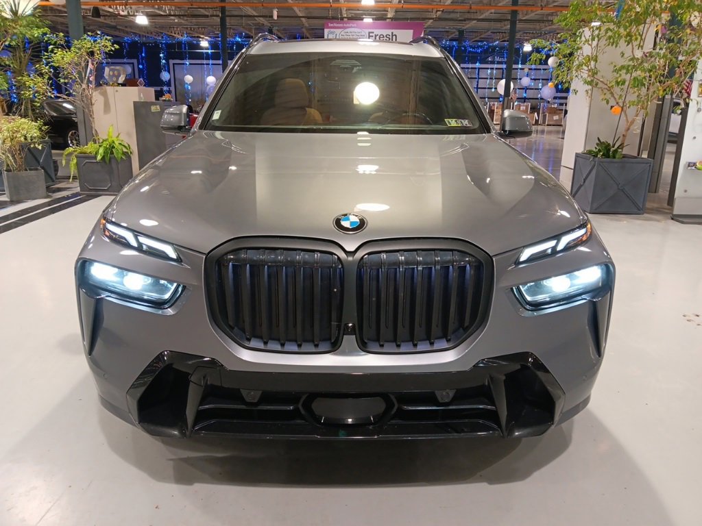 Certified 2023 BMW X7 xDrive40i w/ Executive Package image 3