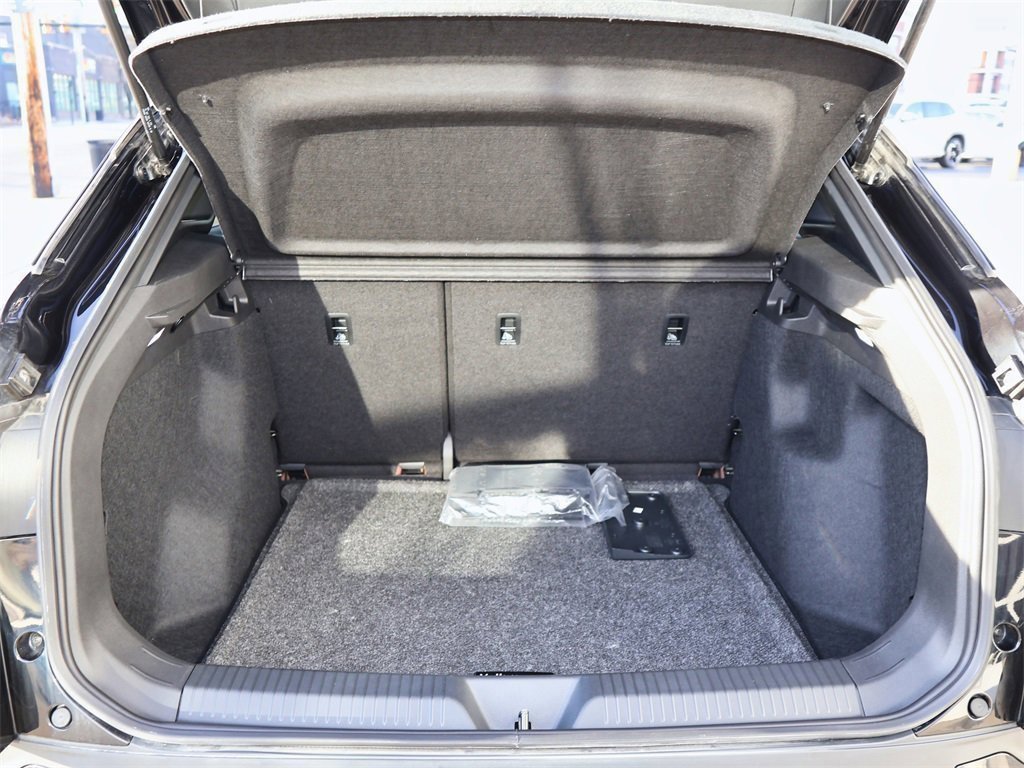 Certified 2024 Volkswagen ID.4 Standard image 11