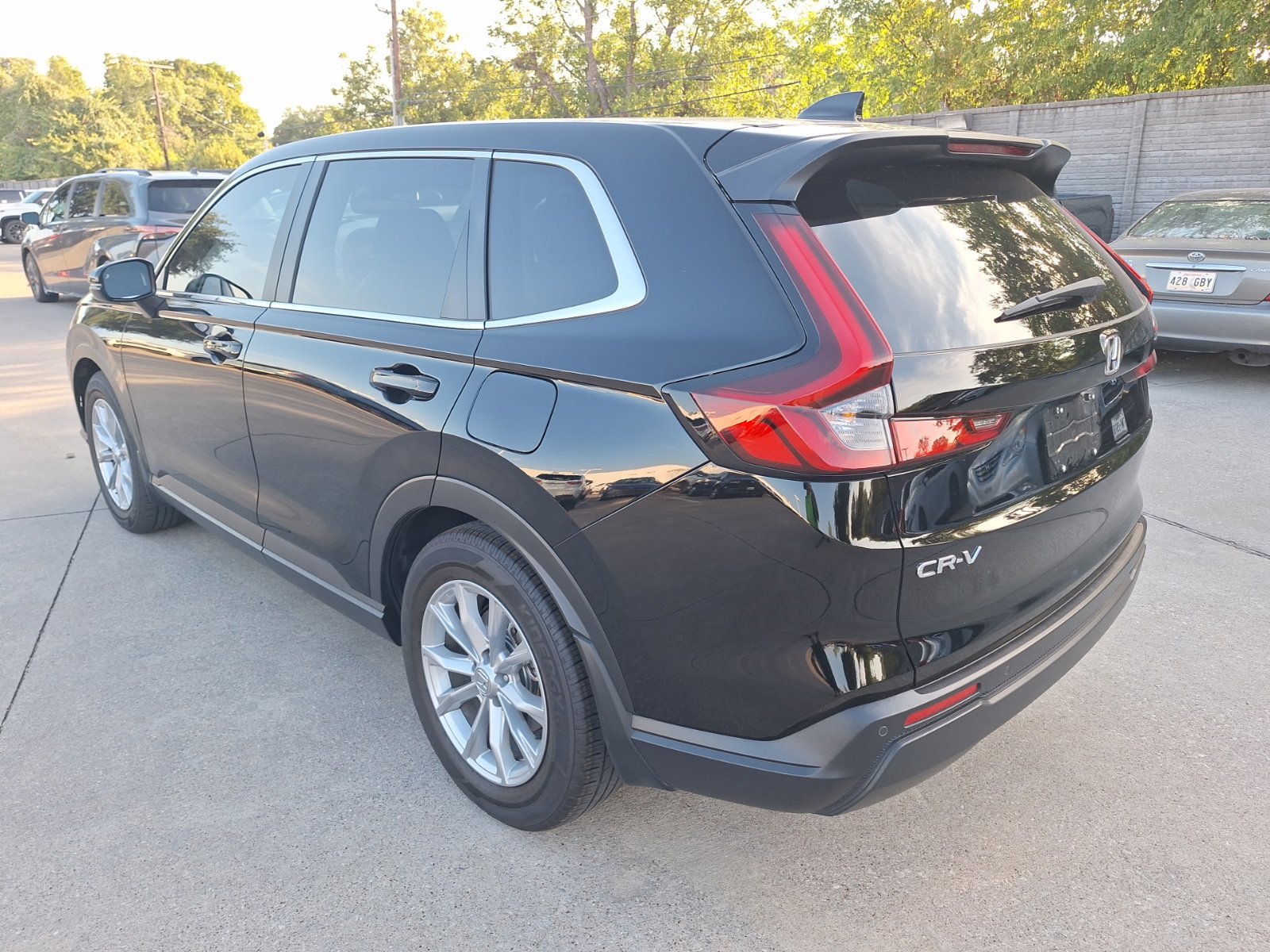 Used 2025 Honda CR-V EX-L image 4
