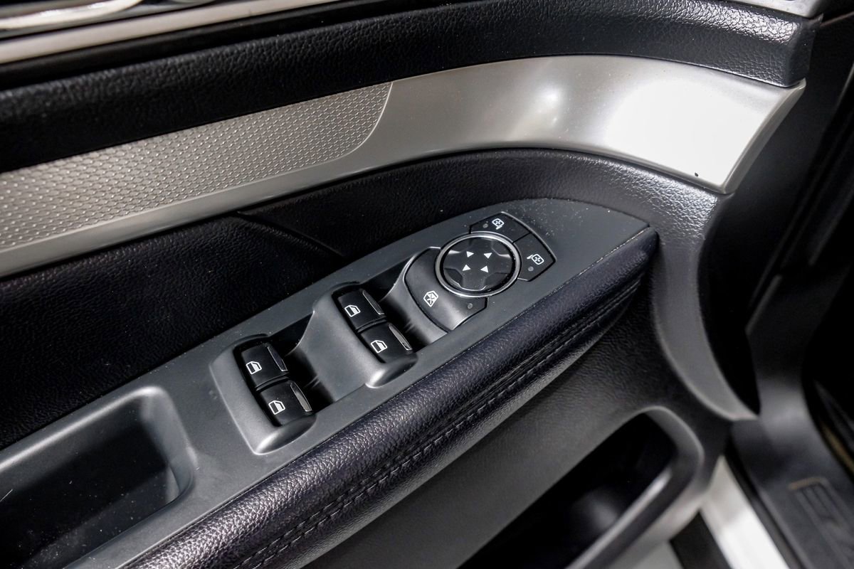 Used 2017 Ford Explorer XLT w/ Equipment Group 202A FWD image 34