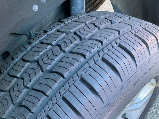 Used 2019 Chevrolet Suburban LT image 13