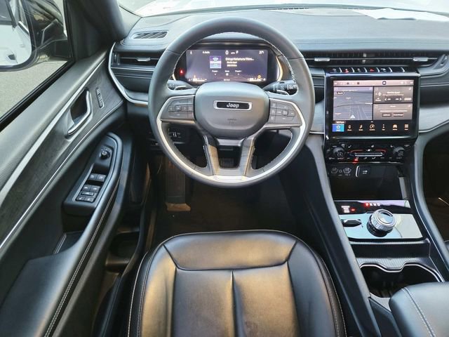 Used 2024 Jeep Grand Cherokee Limited w/ Black Appearance Package image 7