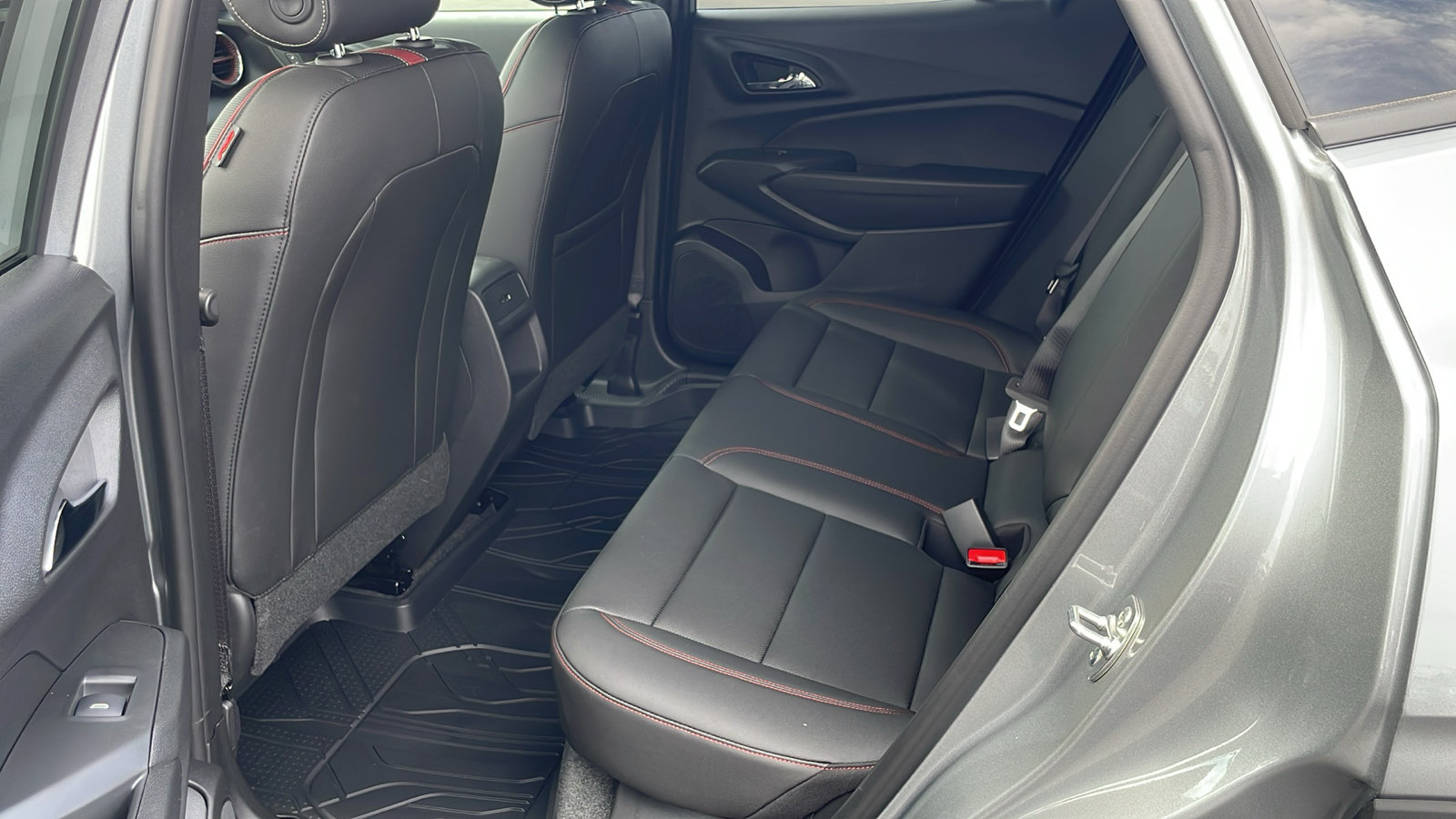 New 2026 Chevrolet Trax RS w/ Sunroof Package FWD image 13