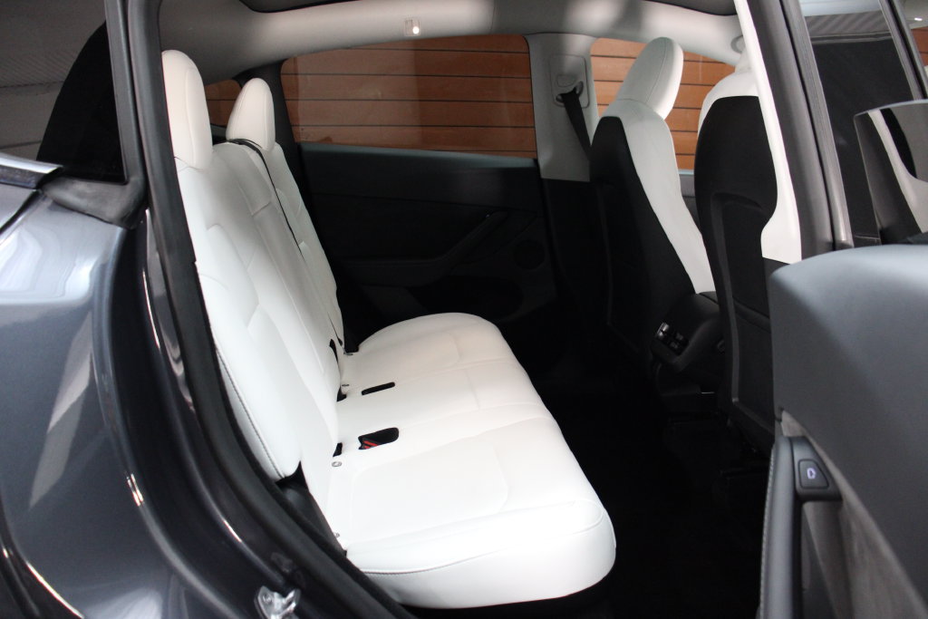 Used 2023 Tesla Model Y Long Range AWD/4WD image 23
