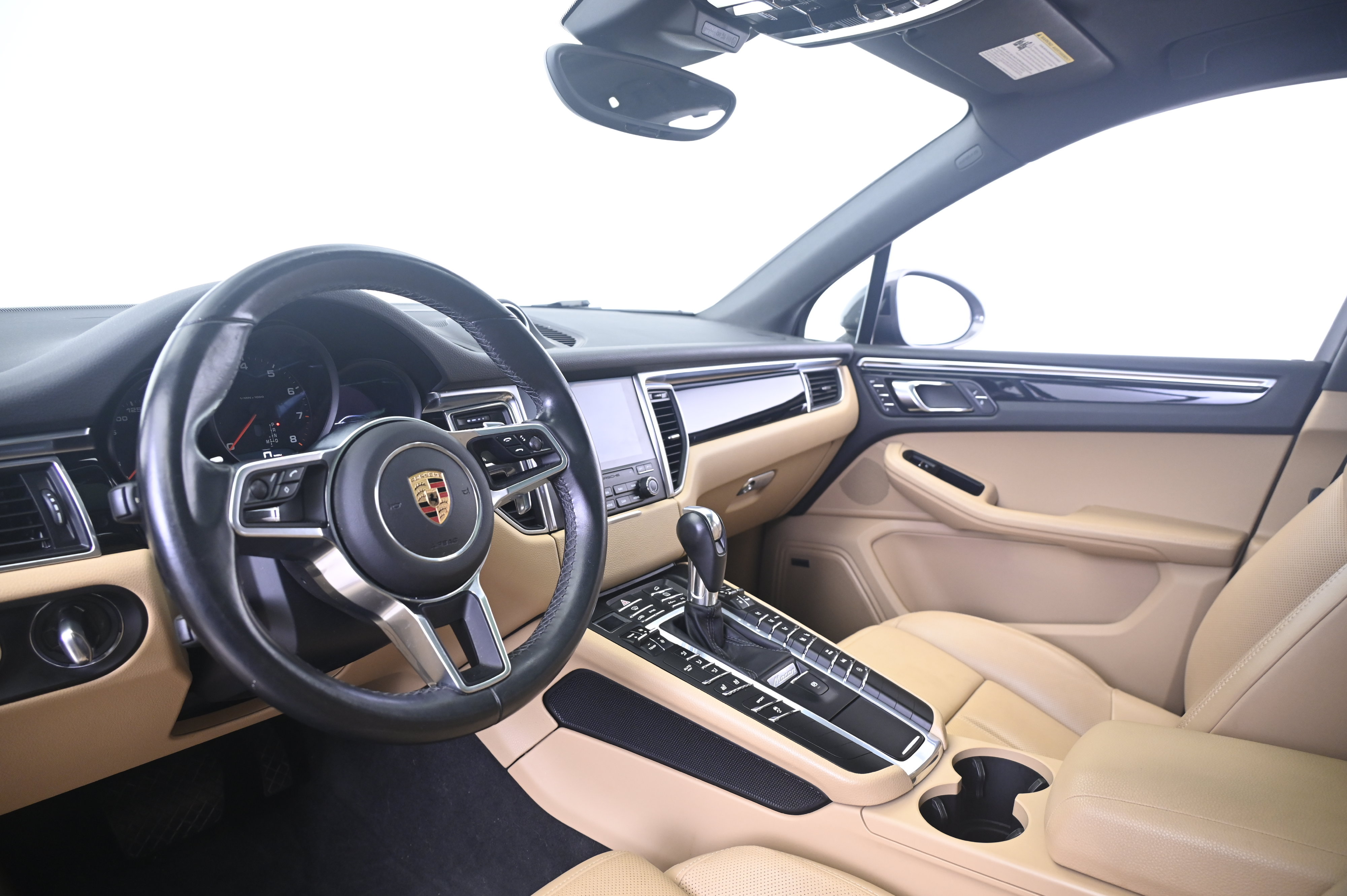 Used 2018 Porsche Macan AWD/4WD image 4