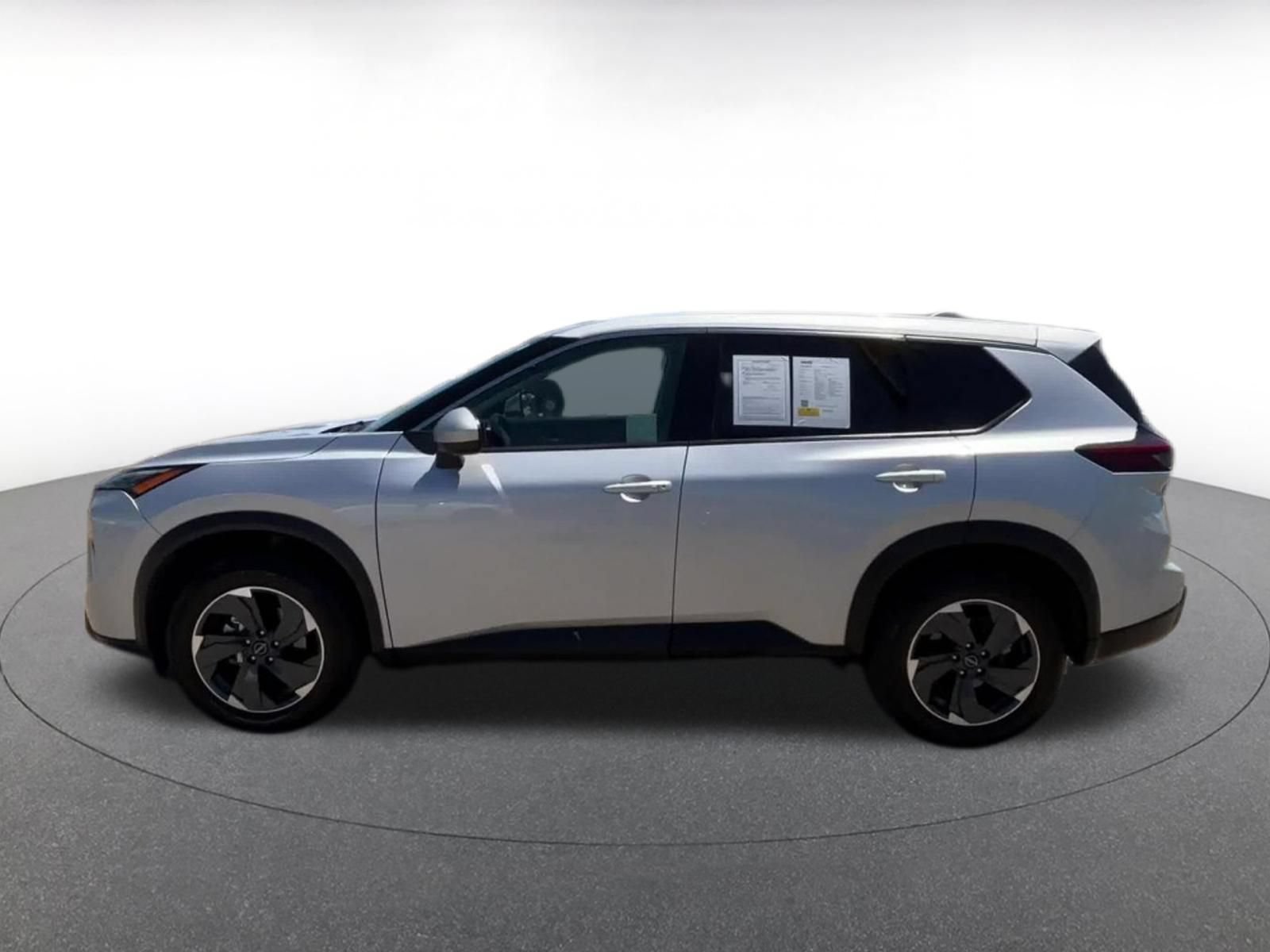 Used 2025 Nissan Rogue SV FWD image 9