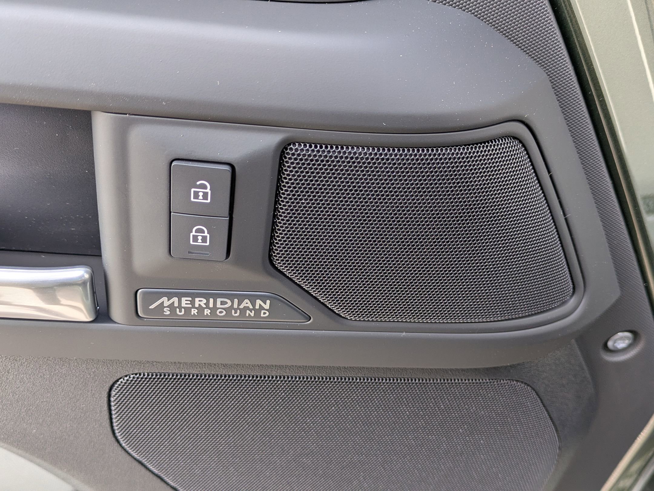 New 2026 Land Rover Defender 130 X-Dynamic SE image 23