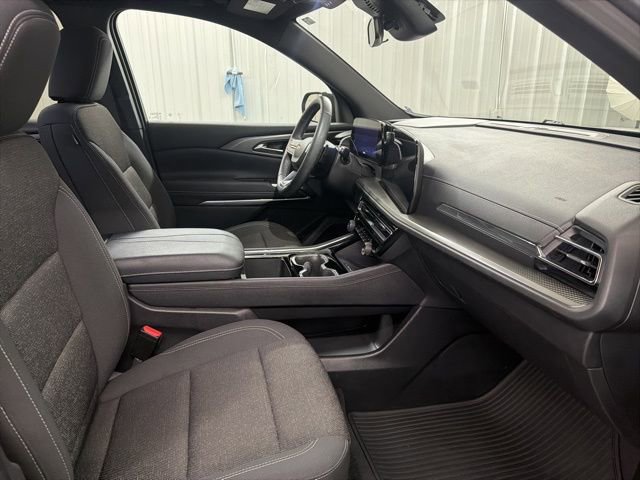 Used 2025 Chevrolet Traverse LT w/ Driver Confidence Package image 26