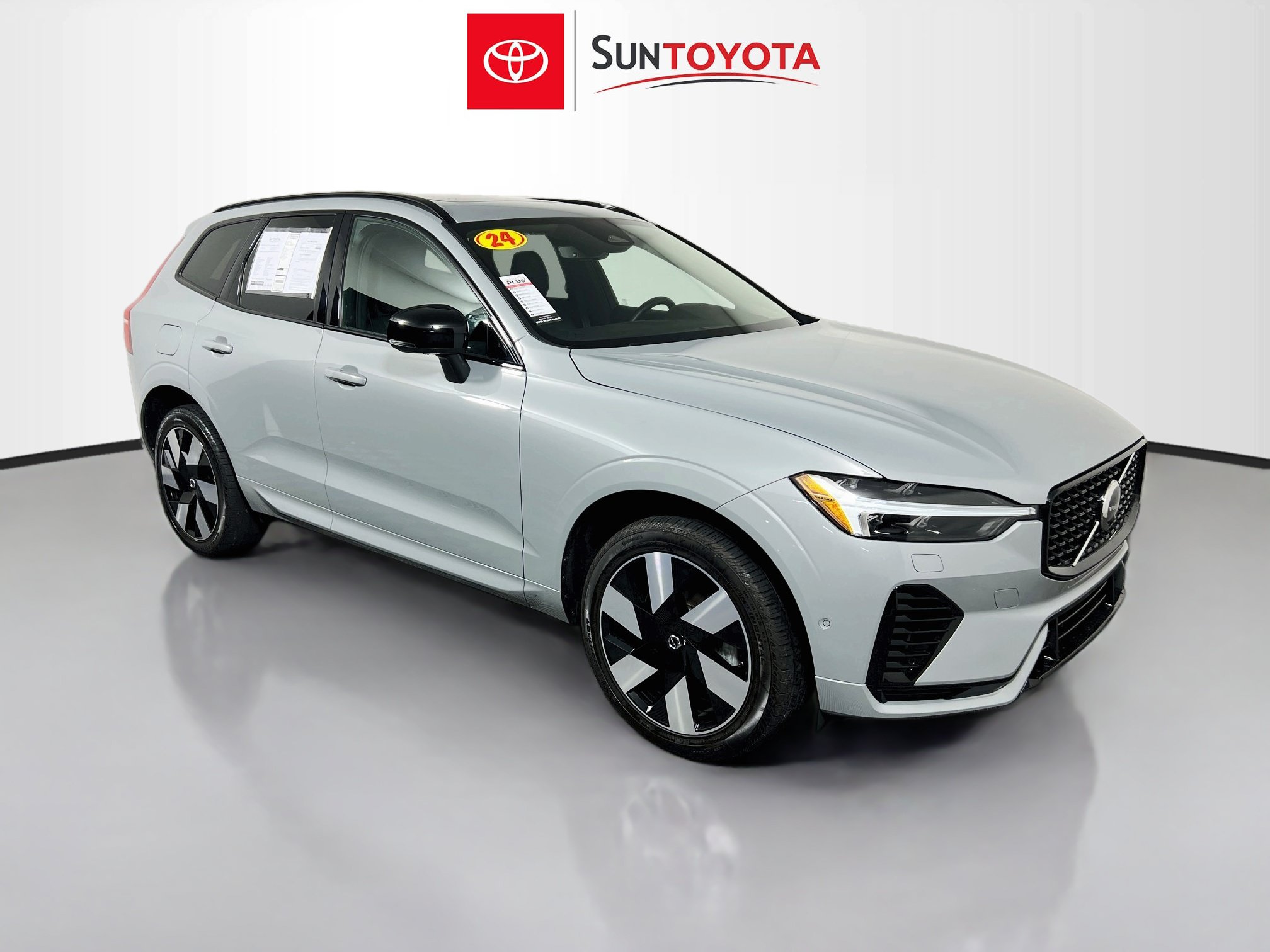 Used 2024 Volvo XC60 T8 Plus w/ Protection Package Premier AWD/4WD image 1