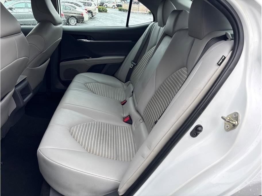 Used 2020 Toyota Camry SE FWD image 10