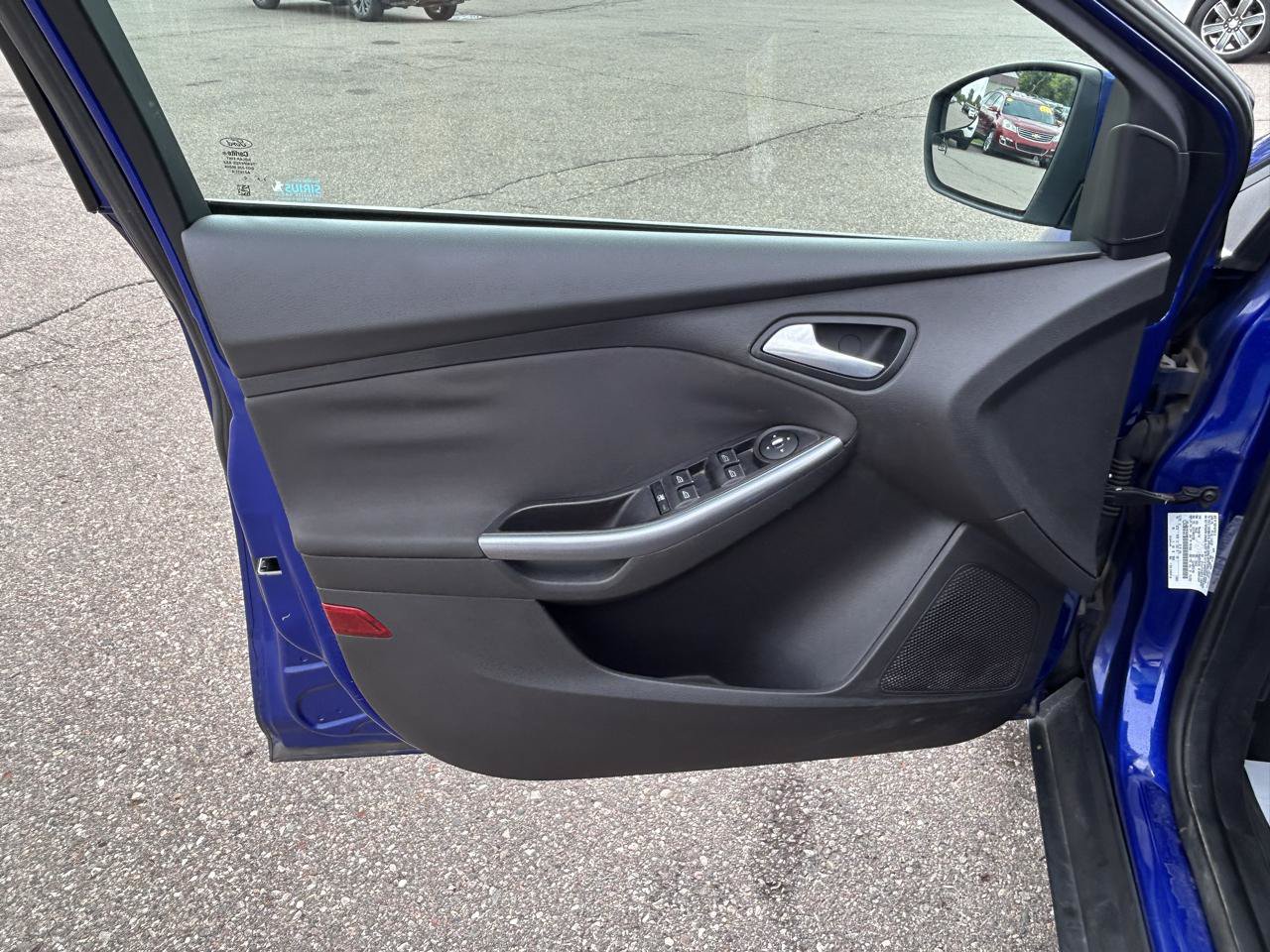 Used 2013 Ford Focus Titanium w/ Titanium Handling Pkg FWD image 14
