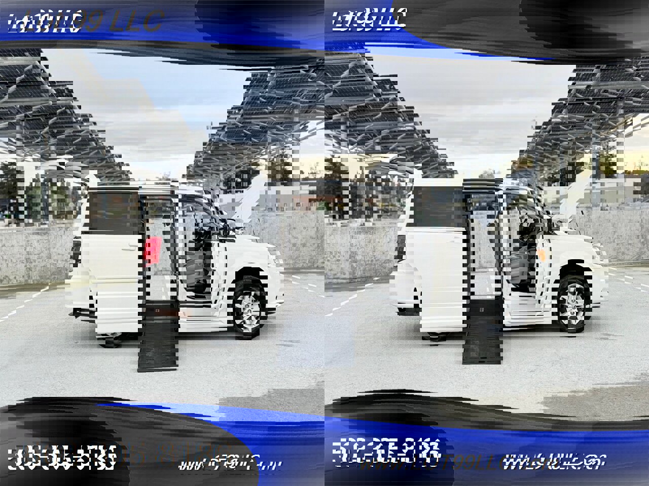 Used 2011 Dodge Grand Caravan Crew image 2