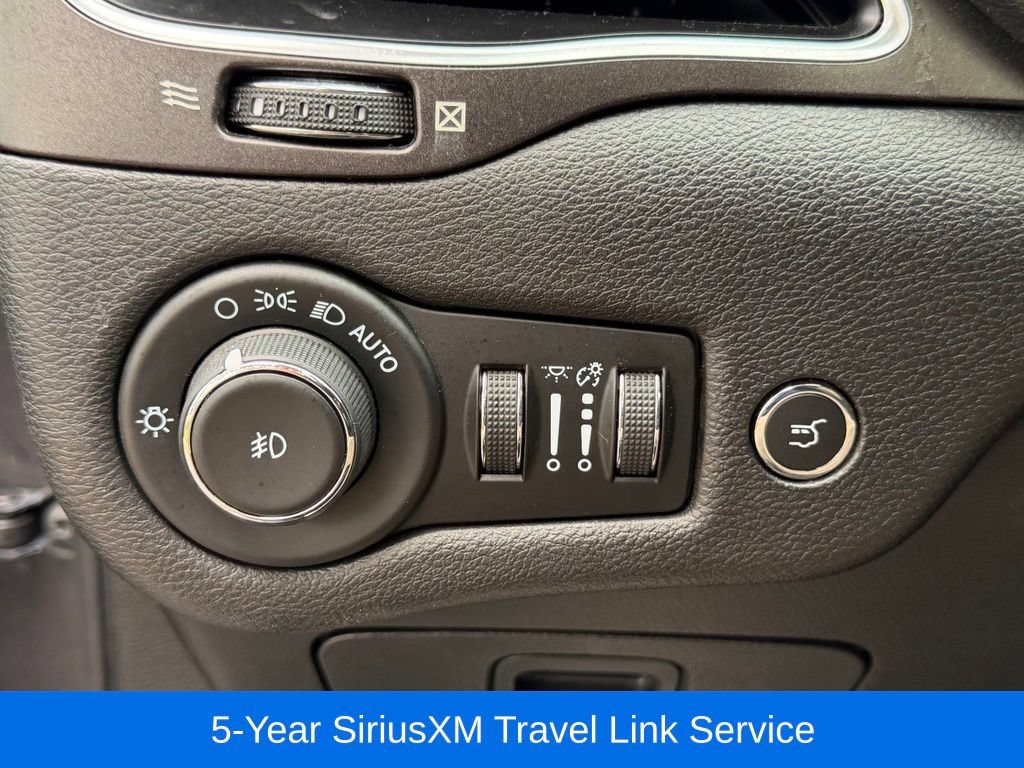 Used 2021 Jeep Cherokee Trailhawk w/ Sun, Sound & Nav Group AWD/4WD image 32