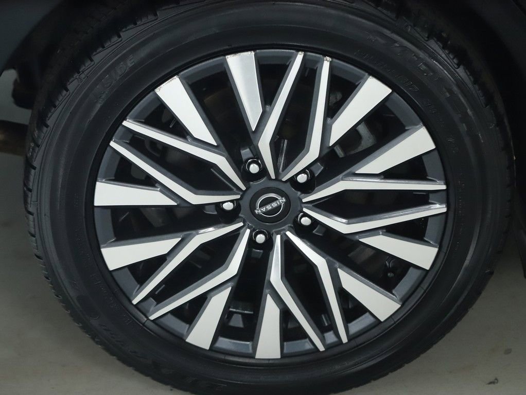 Used 2025 Nissan Altima 2.5 SV FWD image 12