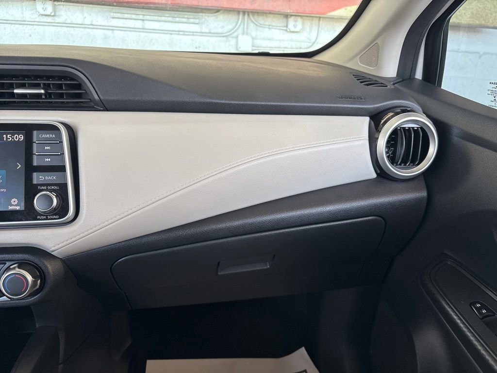 Used 2022 Nissan Versa SV FWD image 15