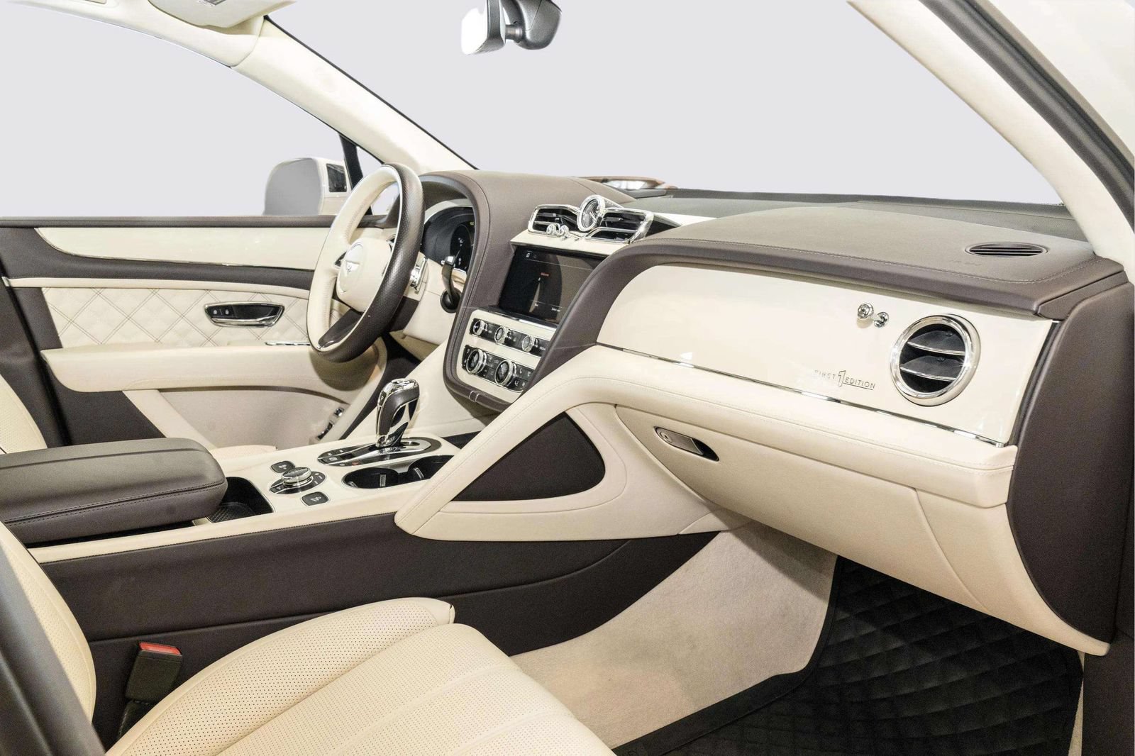 Used 2022 Bentley Bentayga AWD/4WD image 47