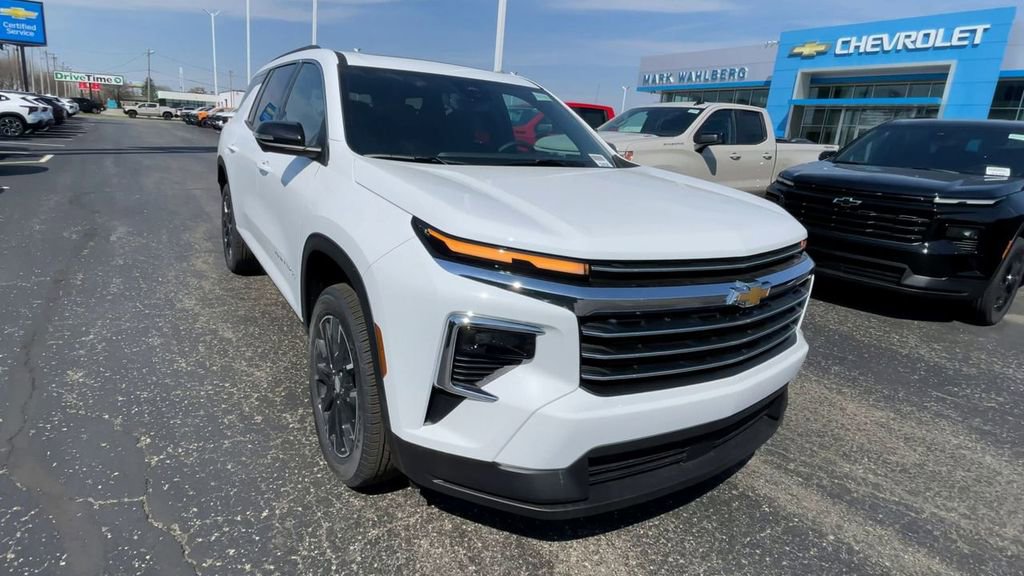 New 2026 Chevrolet Traverse LT w/ Sun and Wheel Package AWD/4WD image 4