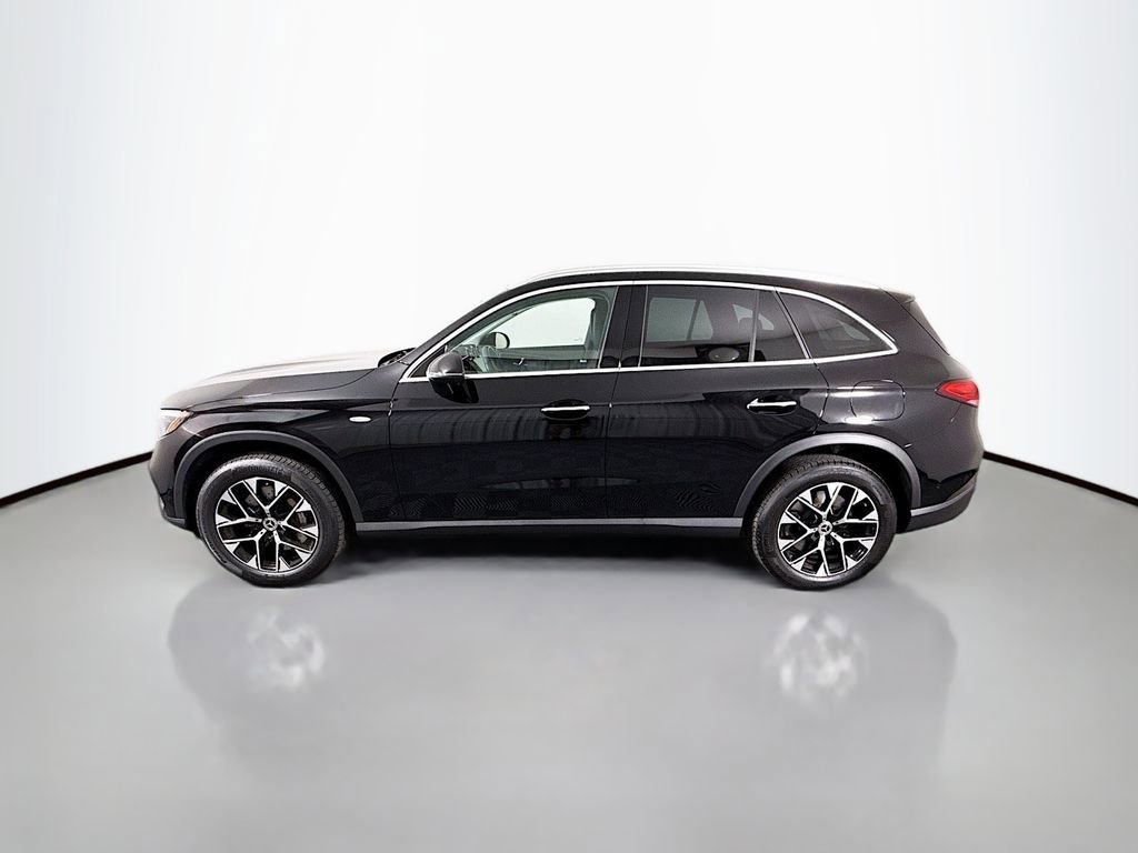 Used 2025 Mercedes-Benz GLC 350e 4MATIC image 4