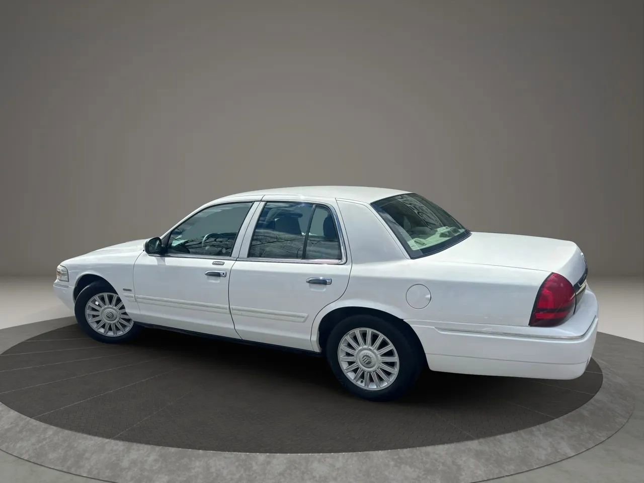 Used 2009 Mercury Grand Marquis LS image 37